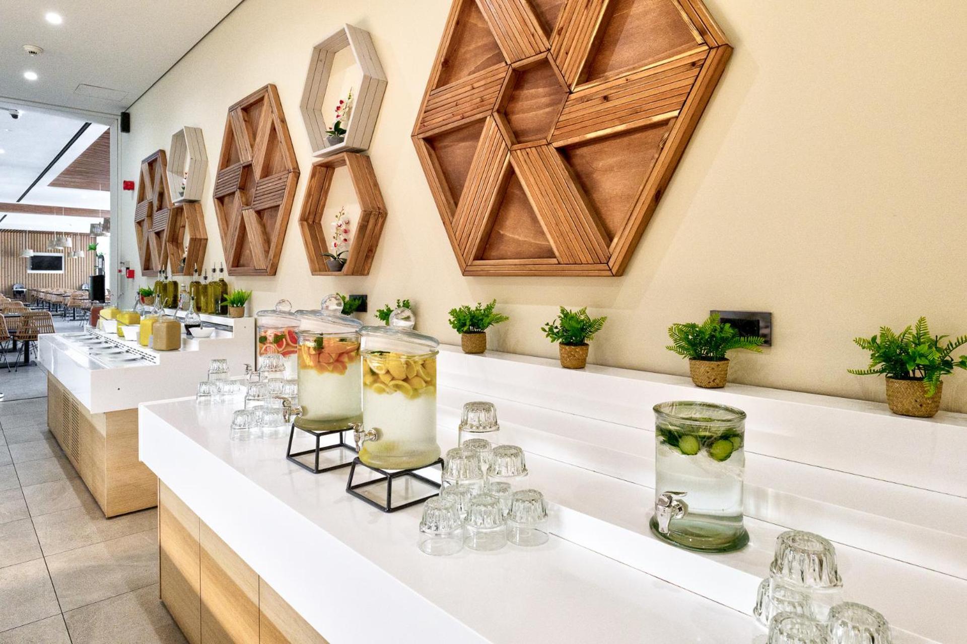 White Olive Elite Laganas Hotell Eksteriør bilde